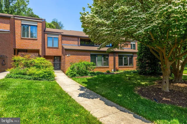 $430,000 | 15 Oakridge Court, Lutherville-Timonium, MD 21093