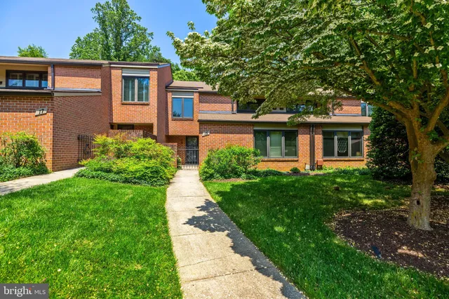 $430,000 | 15 Oakridge Court, Lutherville-Timonium, MD 21093