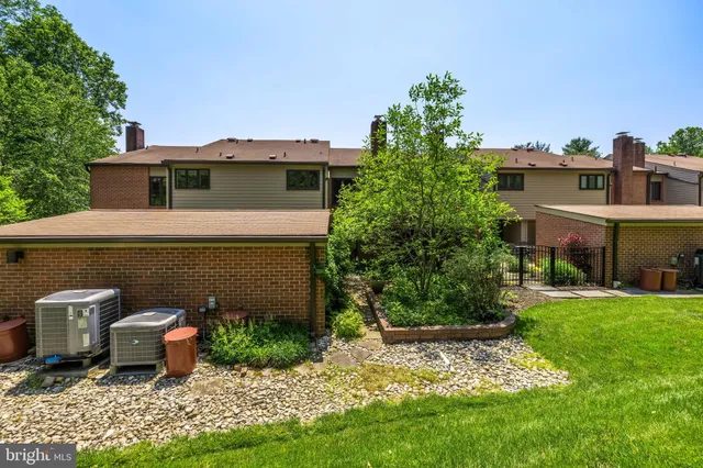 $430,000 | 15 Oakridge Court, Lutherville-Timonium, MD 21093