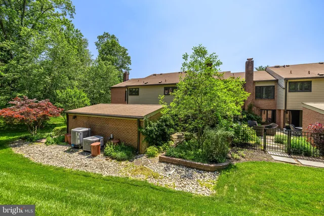 $430,000 | 15 Oakridge Court, Lutherville-Timonium, MD 21093