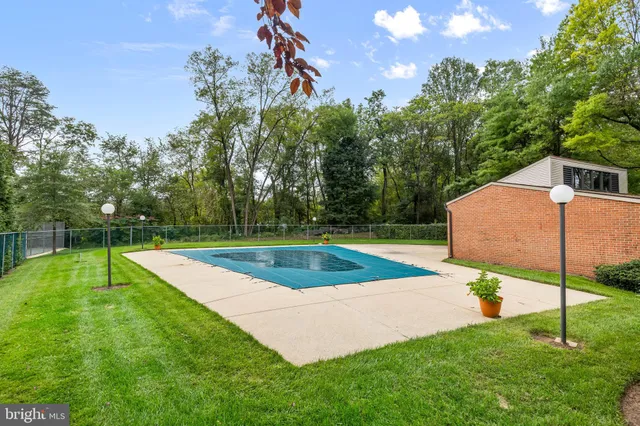 $430,000 | 15 Oakridge Court, Lutherville-Timonium, MD 21093