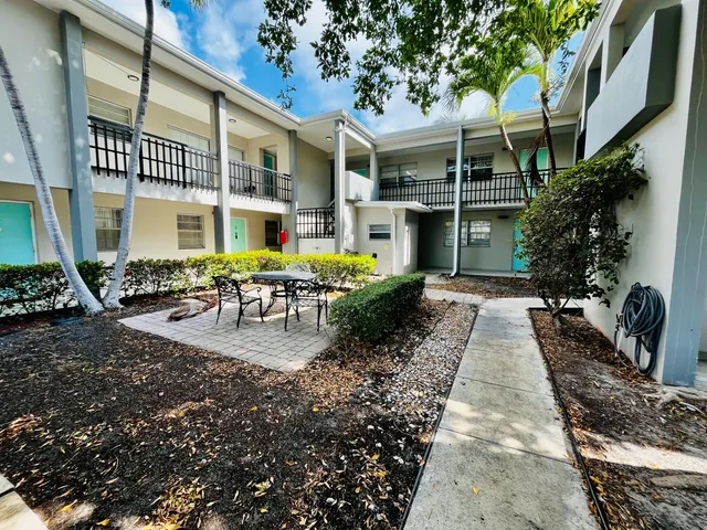 $1,650 | 202 Lucerne Avenue, Unit 10, Lake Worth Beach, FL 33460