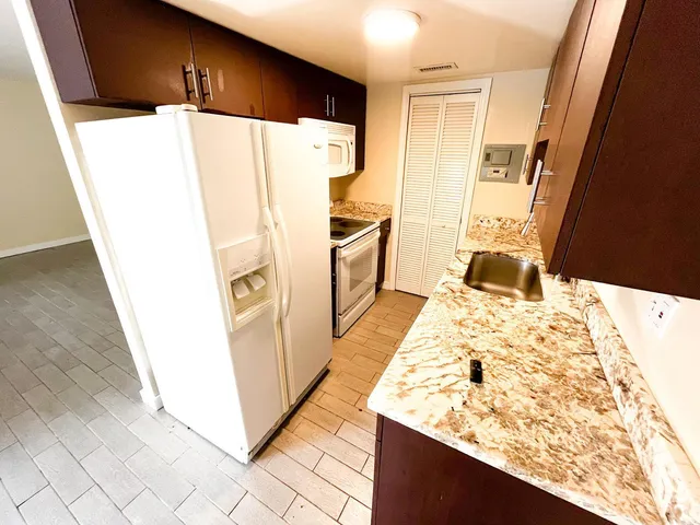 $1,650 | 202 Lucerne Avenue, Unit 10, Lake Worth Beach, FL 33460