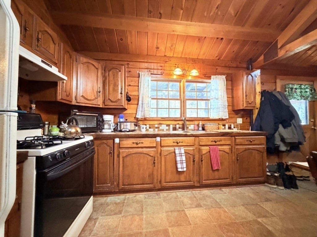 41 Kingsbury Road Spencer, MA 01562 - Photo 8 of 13 Gallery Image 8
