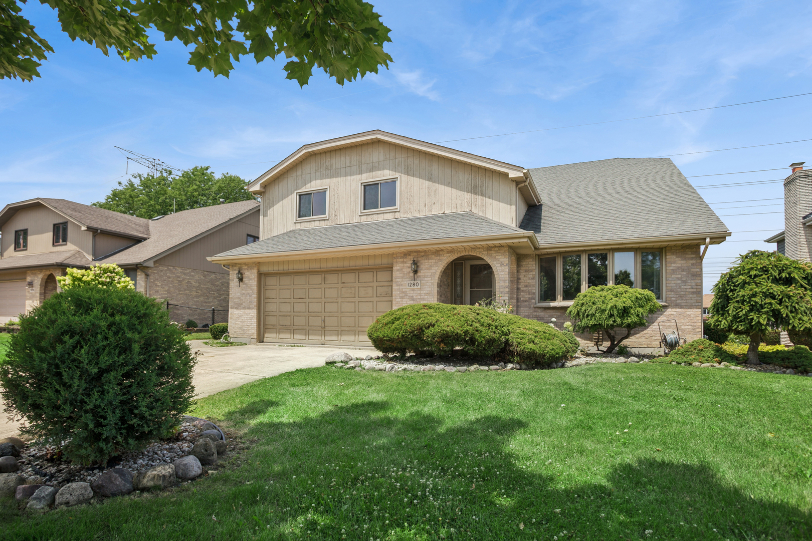 1280 Aspen Way Addison, IL 60101 - Photo 1 of 22