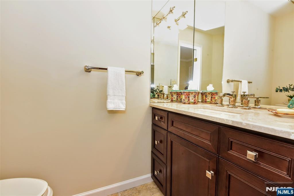 227 Westervelt Lane Mahwah, NJ 07430 - Photo 19 of 48