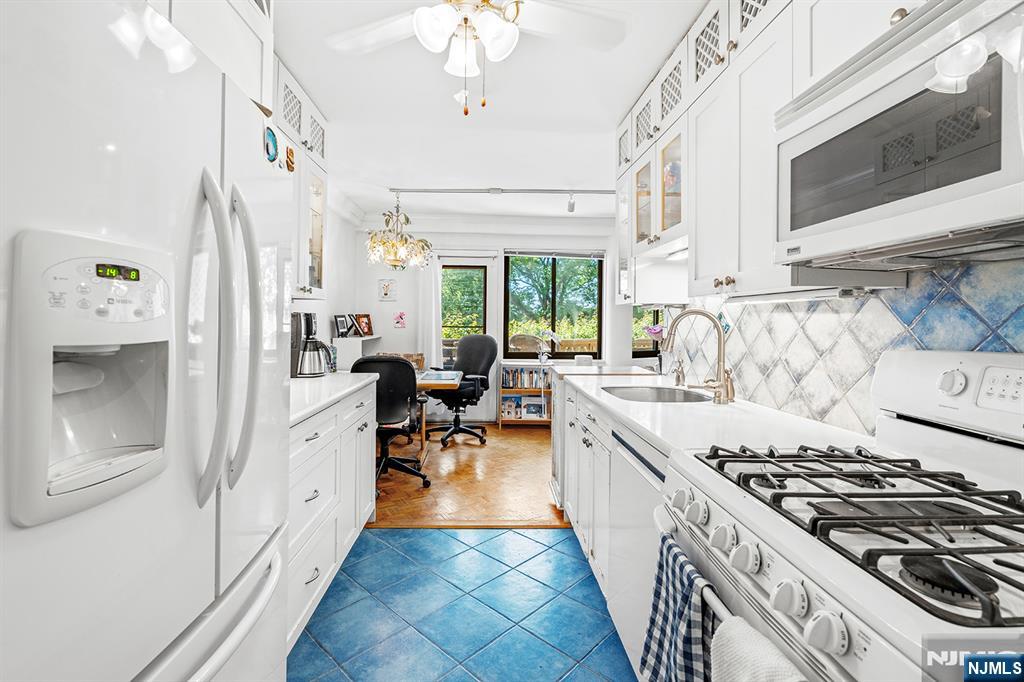 1375 River Road, Unit 1E Edgewater, NJ 07020 - Photo 12 of 24