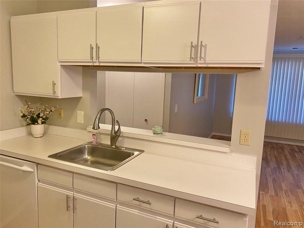 24050 Middlebelt Road, Unit 1 Farmington Hills, MI 48336 - Photo 4 of 13