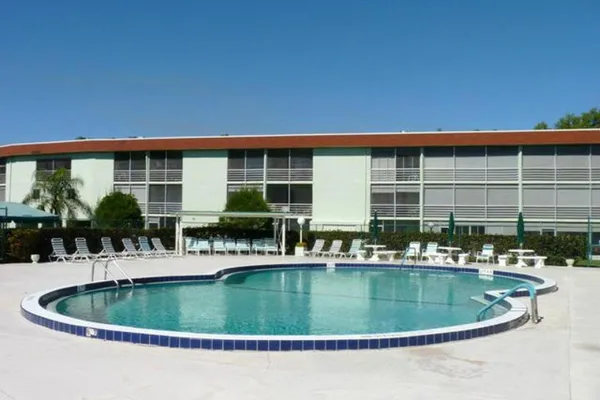 a table and chairs in front of building
