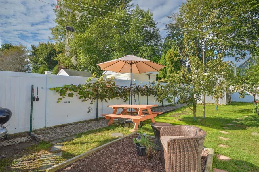 6 Shaw Road Fairhaven, MA 02719 - Photo 4 of 14 f3b61b38