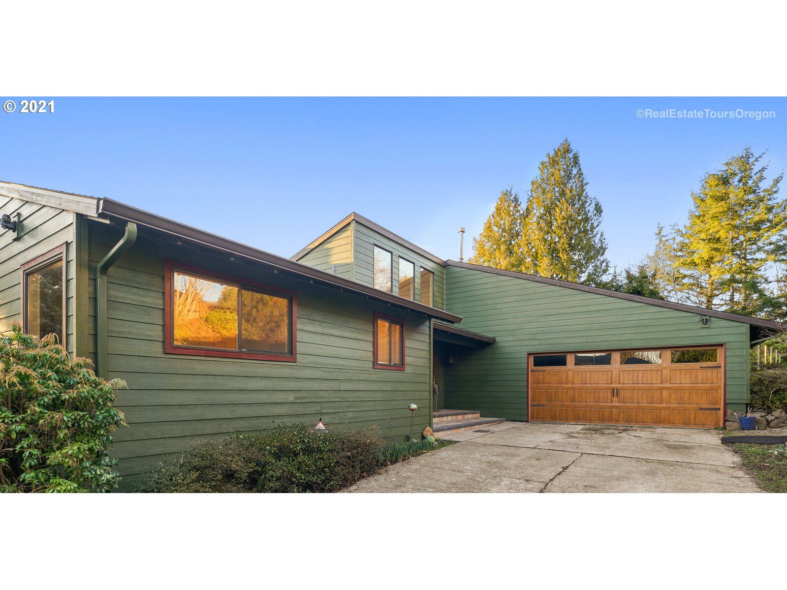 8311 Northwest Reed Drive Portland, OR 97229 - Photo 2 of 30 Gallery Image 2