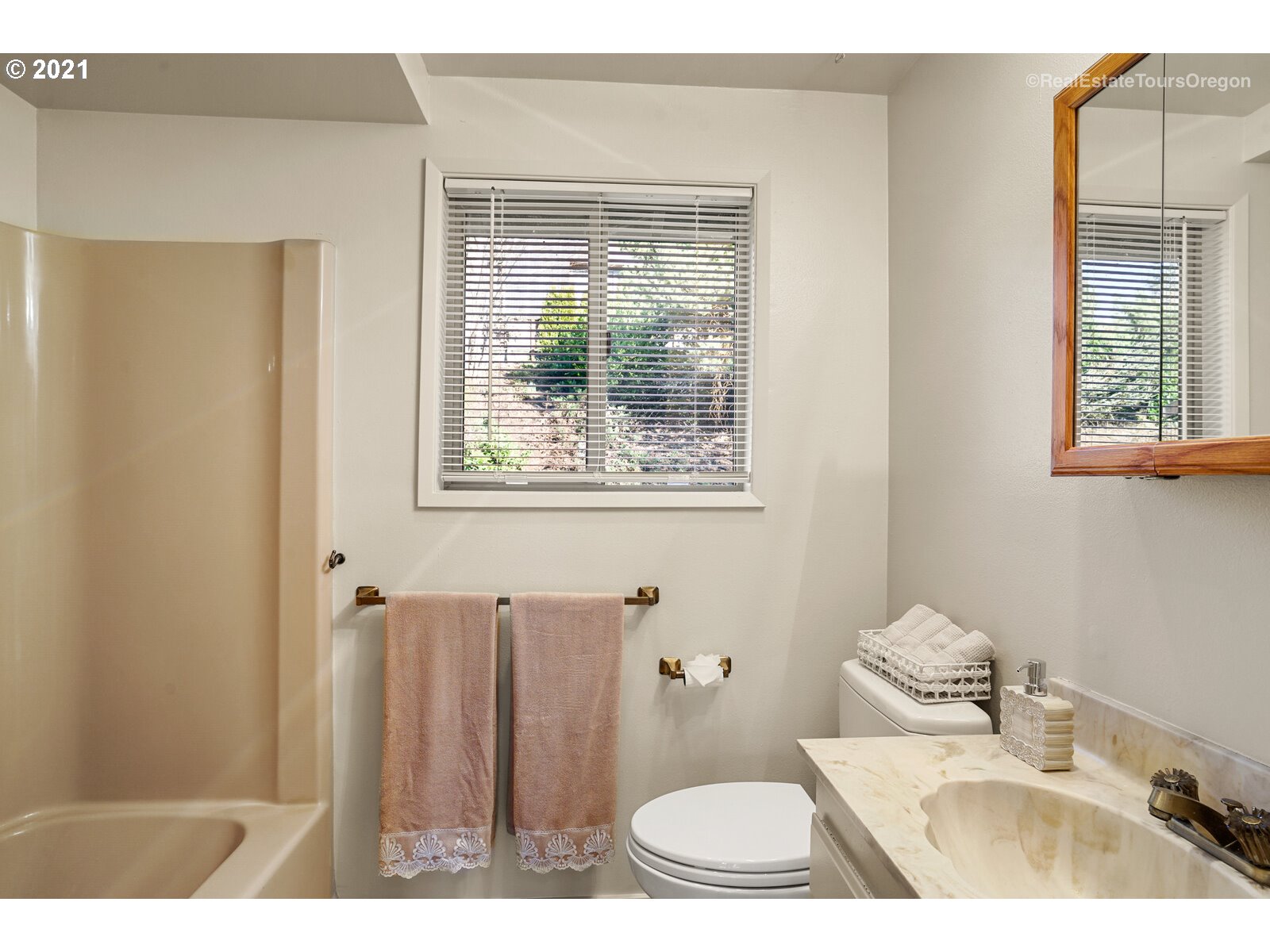 8311 Northwest Reed Drive Portland, OR 97229 - Photo 18 of 30 Gallery Image 18