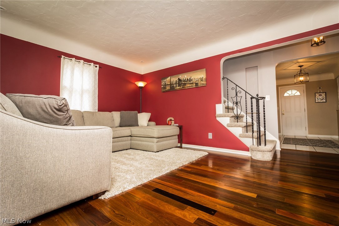 3211 Hearthstone Road Cleveland, OH 44134 - Photo 5 of 33 Gallery Image 5