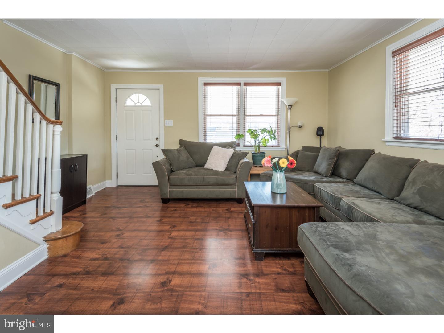 240 Righter Street Philadelphia, PA 19128 - Photo 4 of 16 Living Room