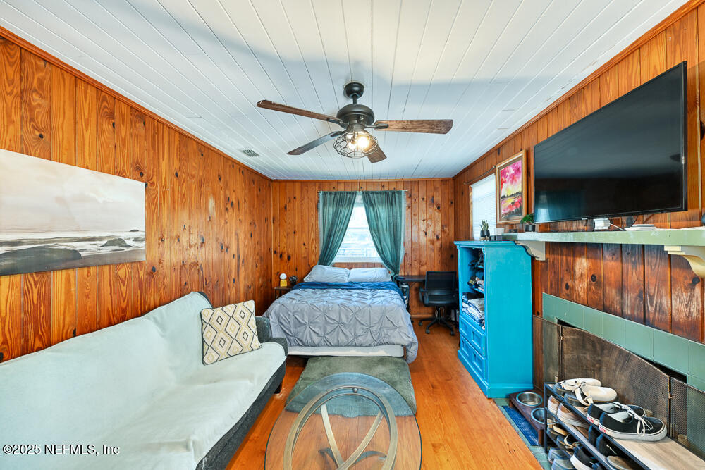 1907 Penman Road Jacksonville Beach, FL 32250 - Photo 25 of 27 a living room with furniture and a flat screen tv