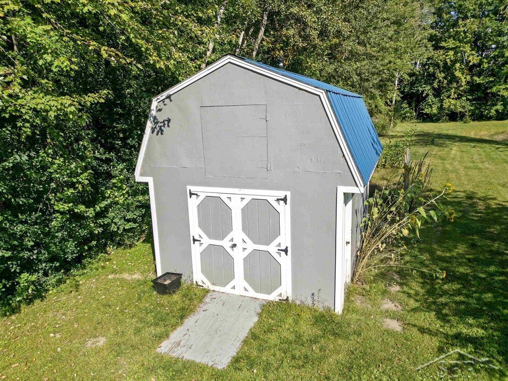 8879 Maple Road Bridgeport, MI 48722 - Photo 37 of 42