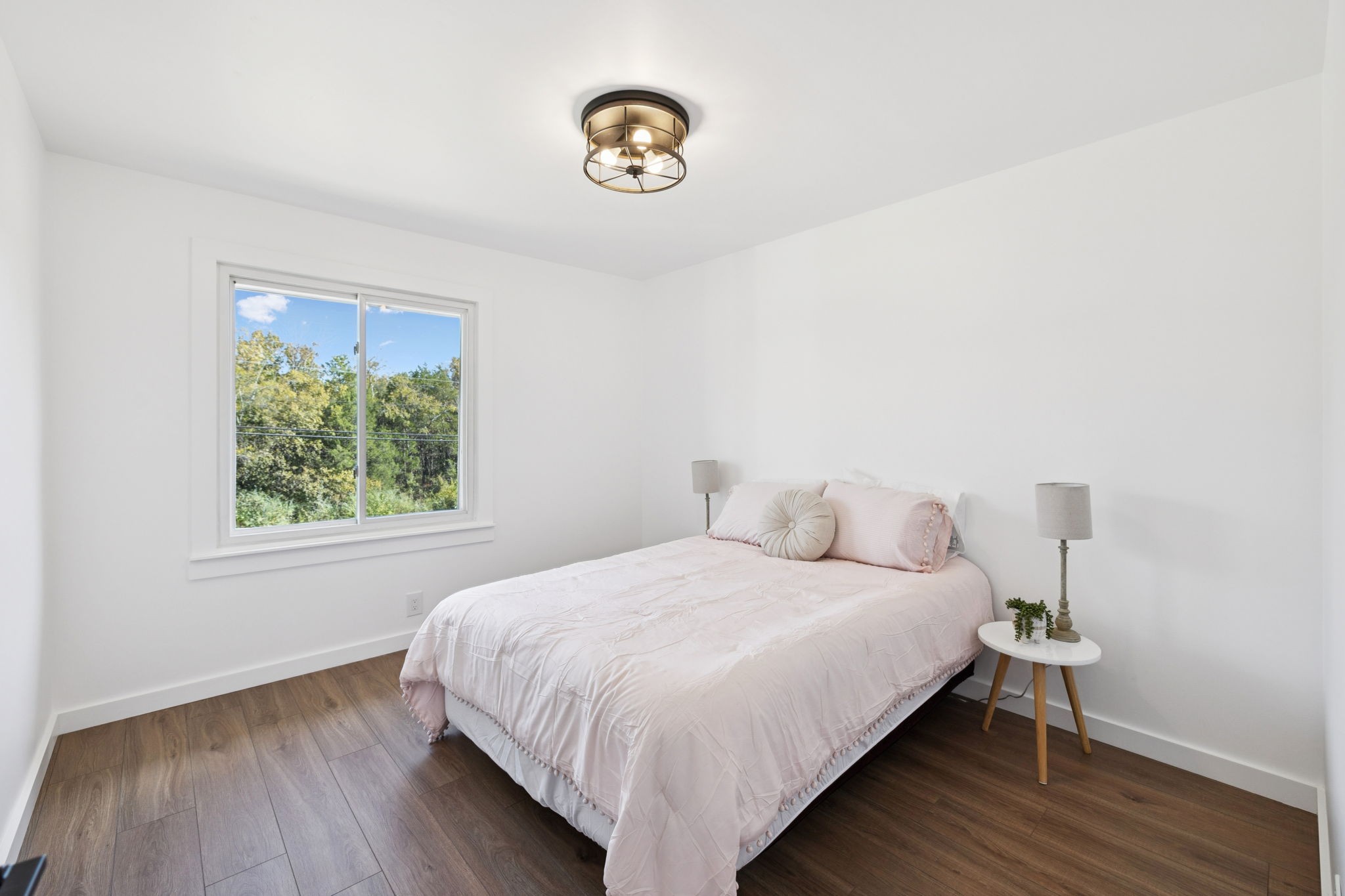 3708 Anderson Road Nashville, TN 37217 - Photo 7 of 75 a bedroom with a bed and a window