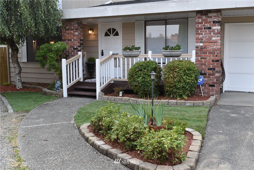 12524 Alexander Road Everett, WA 98204 - Photo 3 of 23 Gallery Image 3