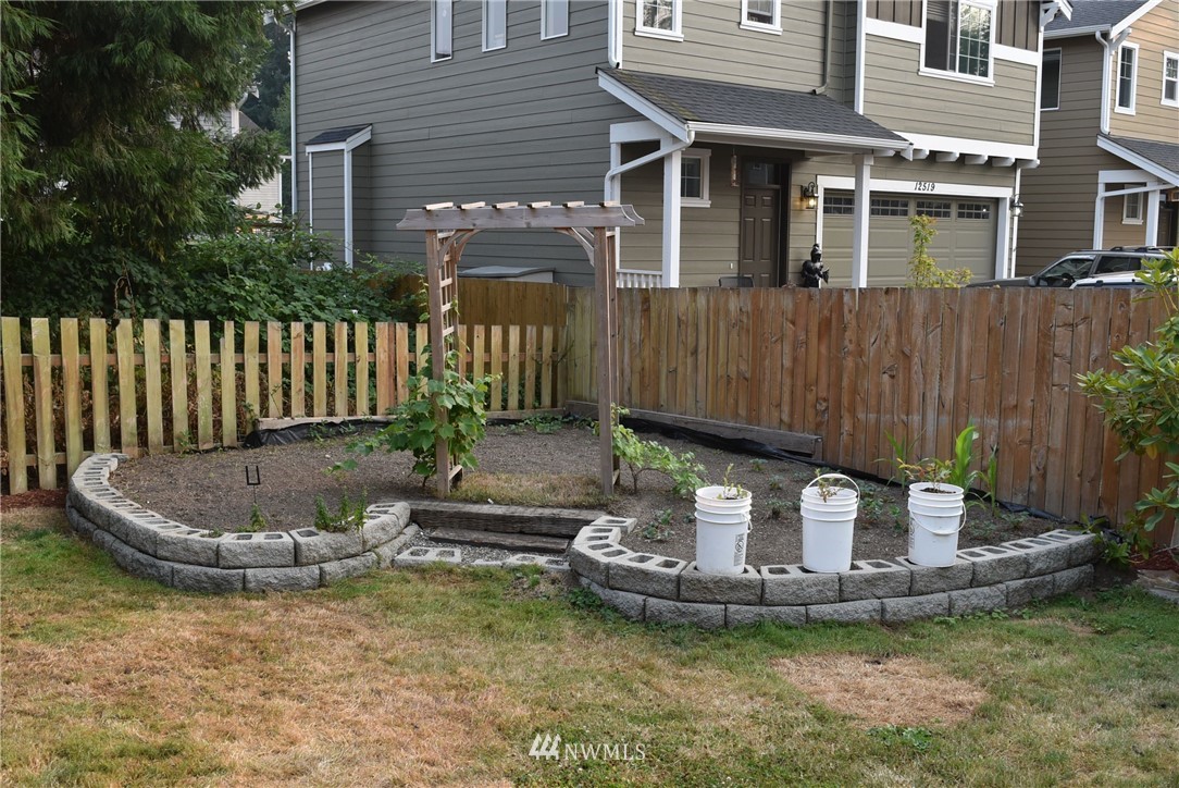 12524 Alexander Road Everett, WA 98204 - Photo 7 of 23 Gallery Image 7