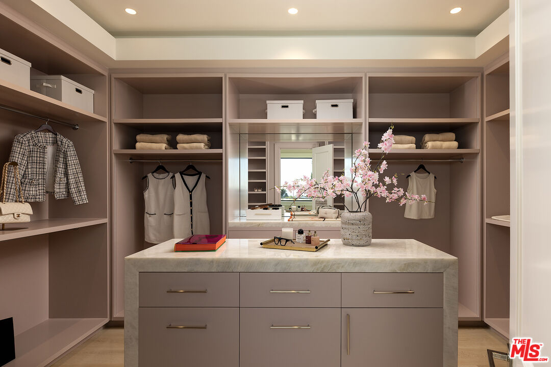 721 North Bonhill Road Los Angeles, CA 90049 - Photo 31 of 64 a bathroom with a sink and a mirror