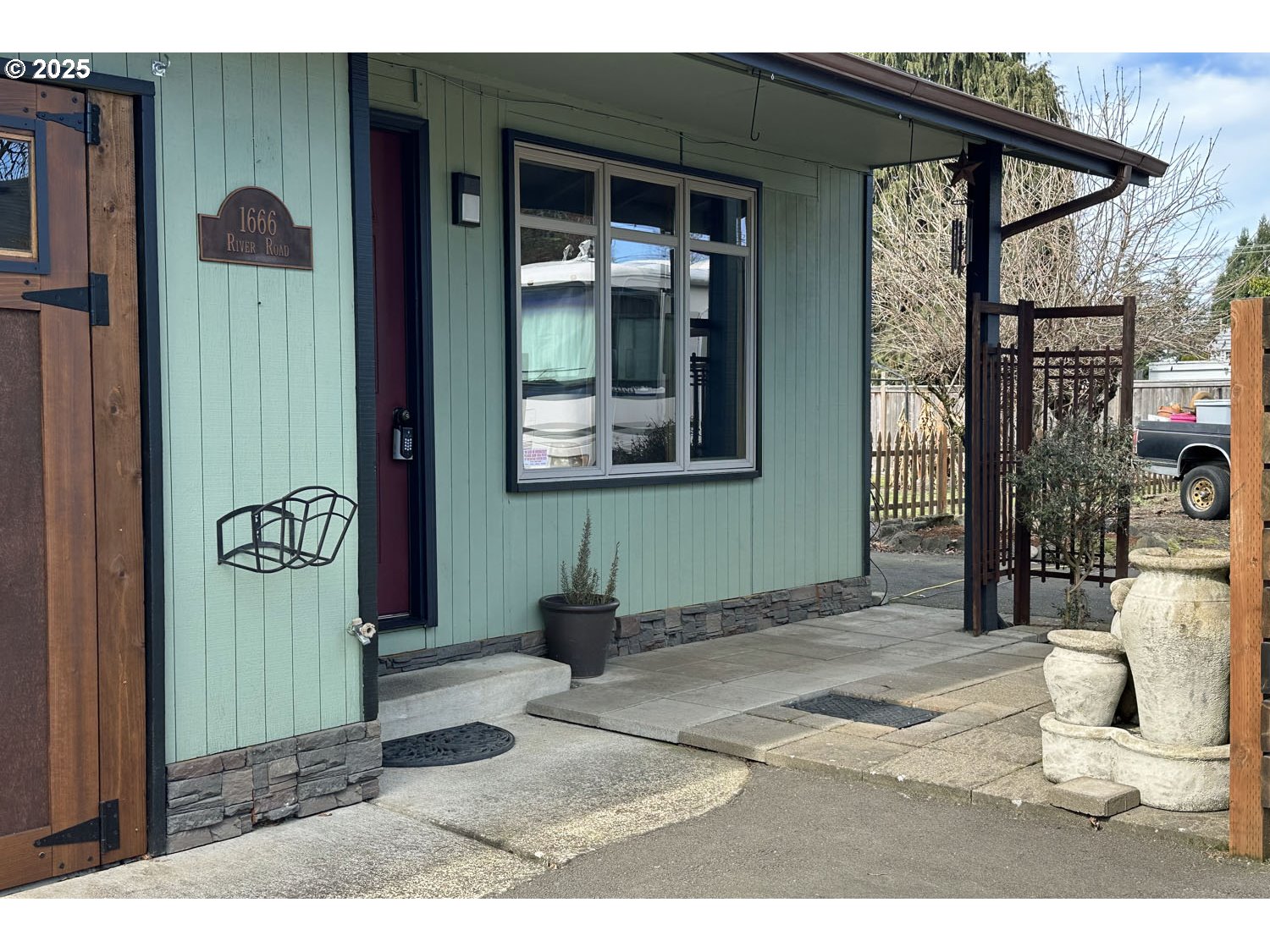 1666 River Road Eugene, OR 97404 - Photo 4 of 35 Gallery Image 4
