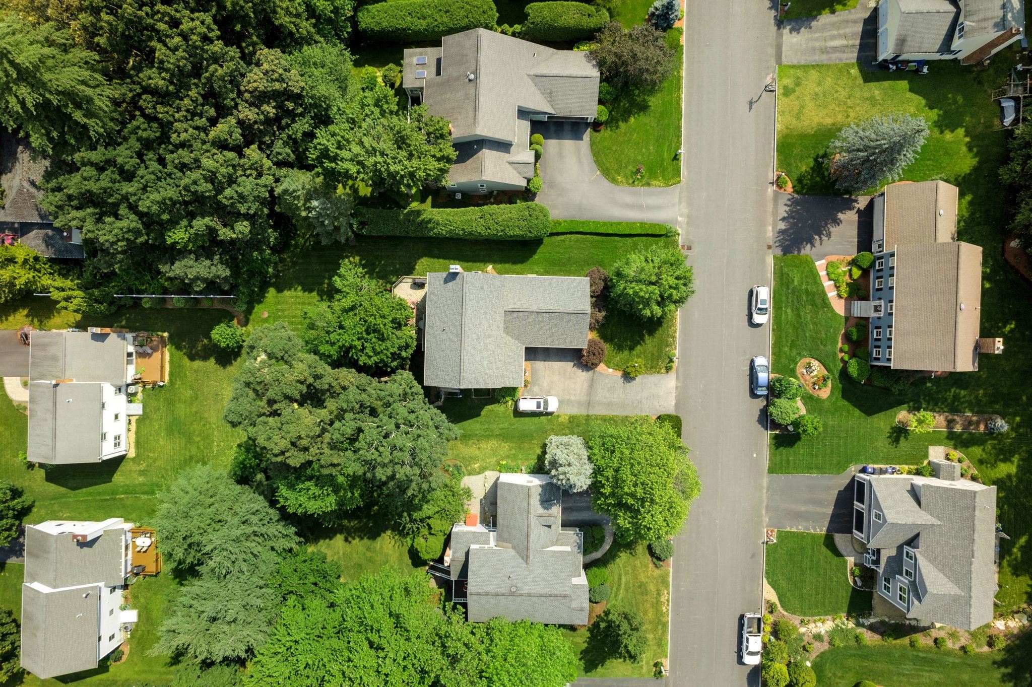93 William Gannon Road Manchester, NH 03104 - Photo 2 of 2