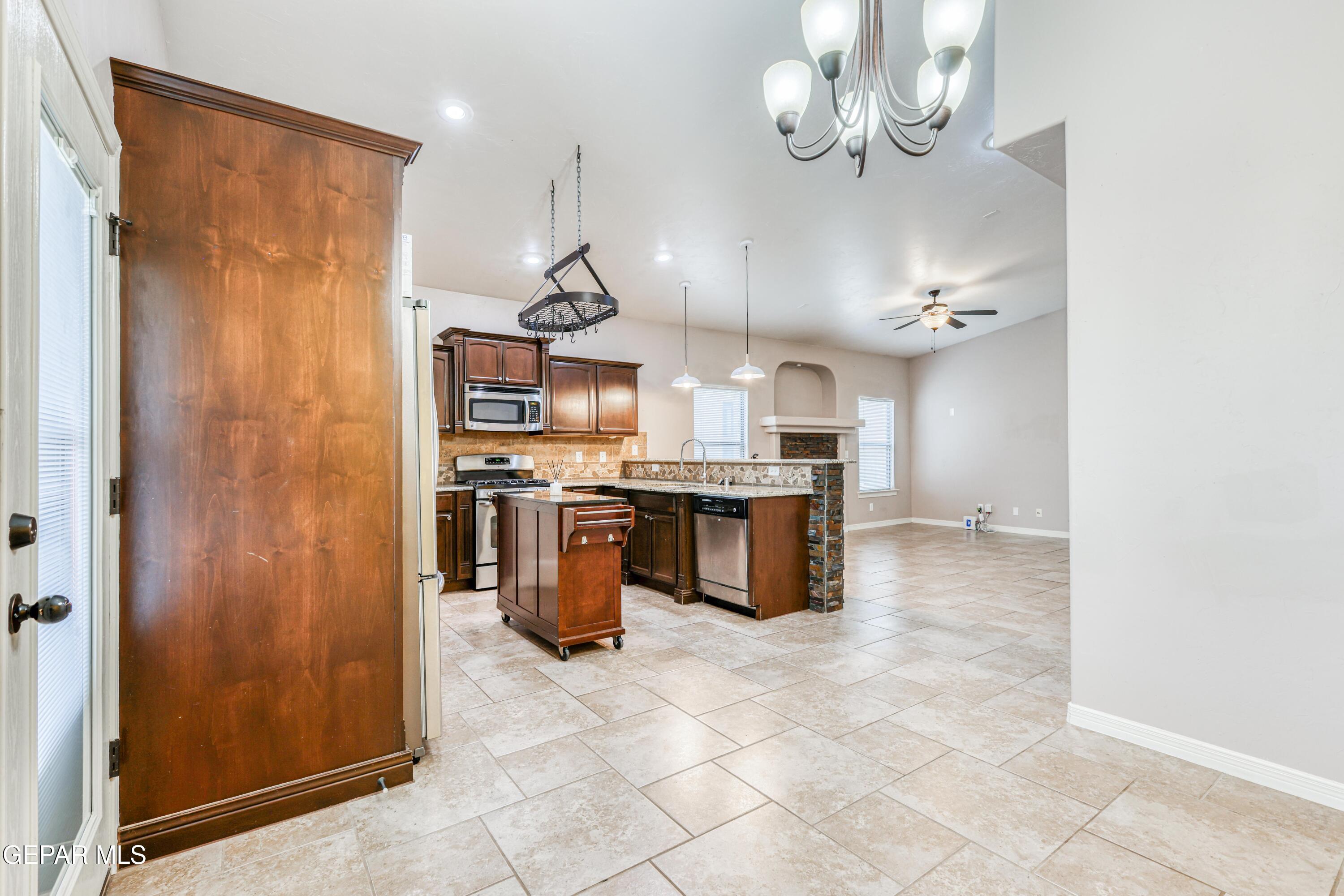 14209 Rattler Point Drive El Paso, TX 79938 - Photo 31 of 54 362A5558_HDR