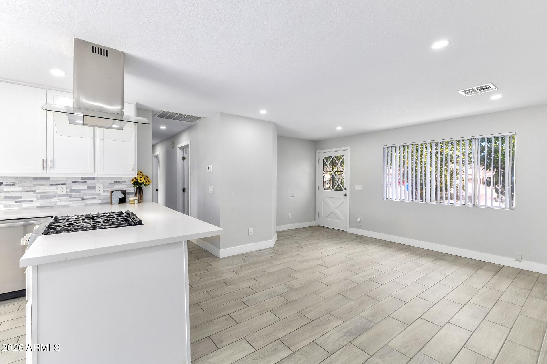 17428 North 20th Street Phoenix, AZ 85022 - Photo 3 of 24 Great room