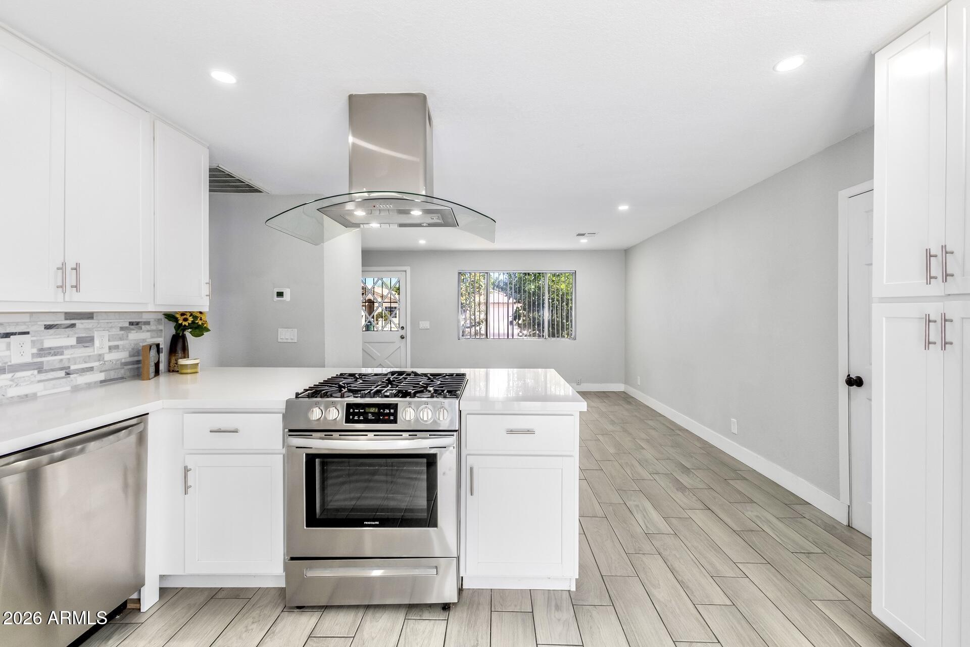 17428 North 20th Street Phoenix, AZ 85022 - Photo 4 of 24 Kitchen /Great Room