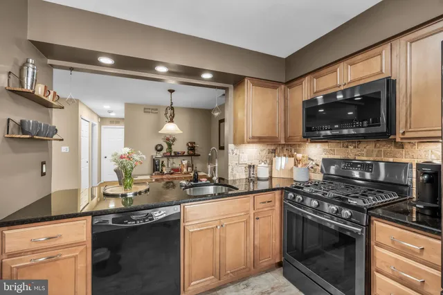 $285,000 | 2904 B Heatherstone Court, Mount Laurel, NJ 08054