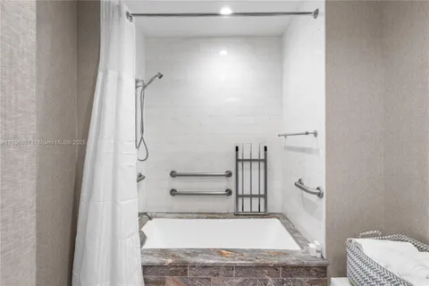 $1,434,900 | 551 North Fort Lauderdale Beach Boulevard, Unit R2205, Fort Lauderdale, FL 33304