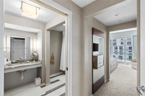 $1,434,900 | 551 North Fort Lauderdale Beach Boulevard, Unit R2205, Fort Lauderdale, FL 33304