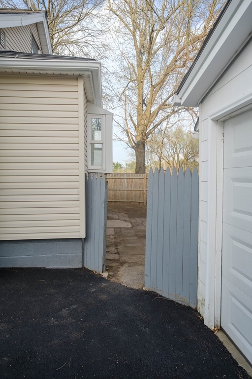23 Eldert Street Springfield, MA 01109 - Photo 3 of 22 Gallery Image 3