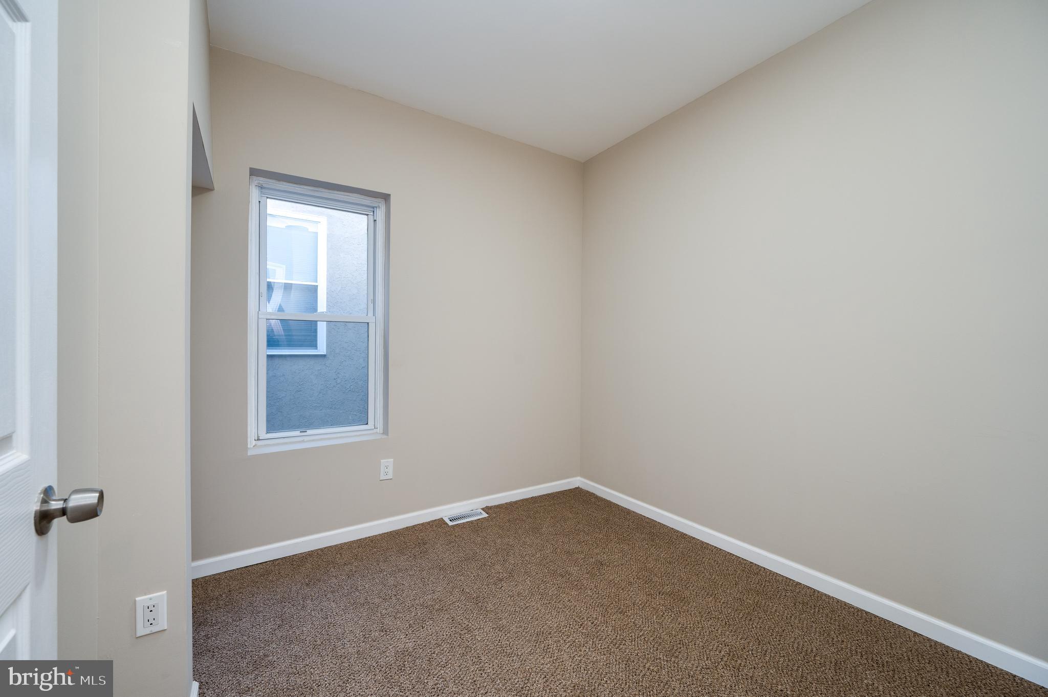 137 Elm Street Reading, PA 19601 - Photo 23 of 49 a room that has a window in it