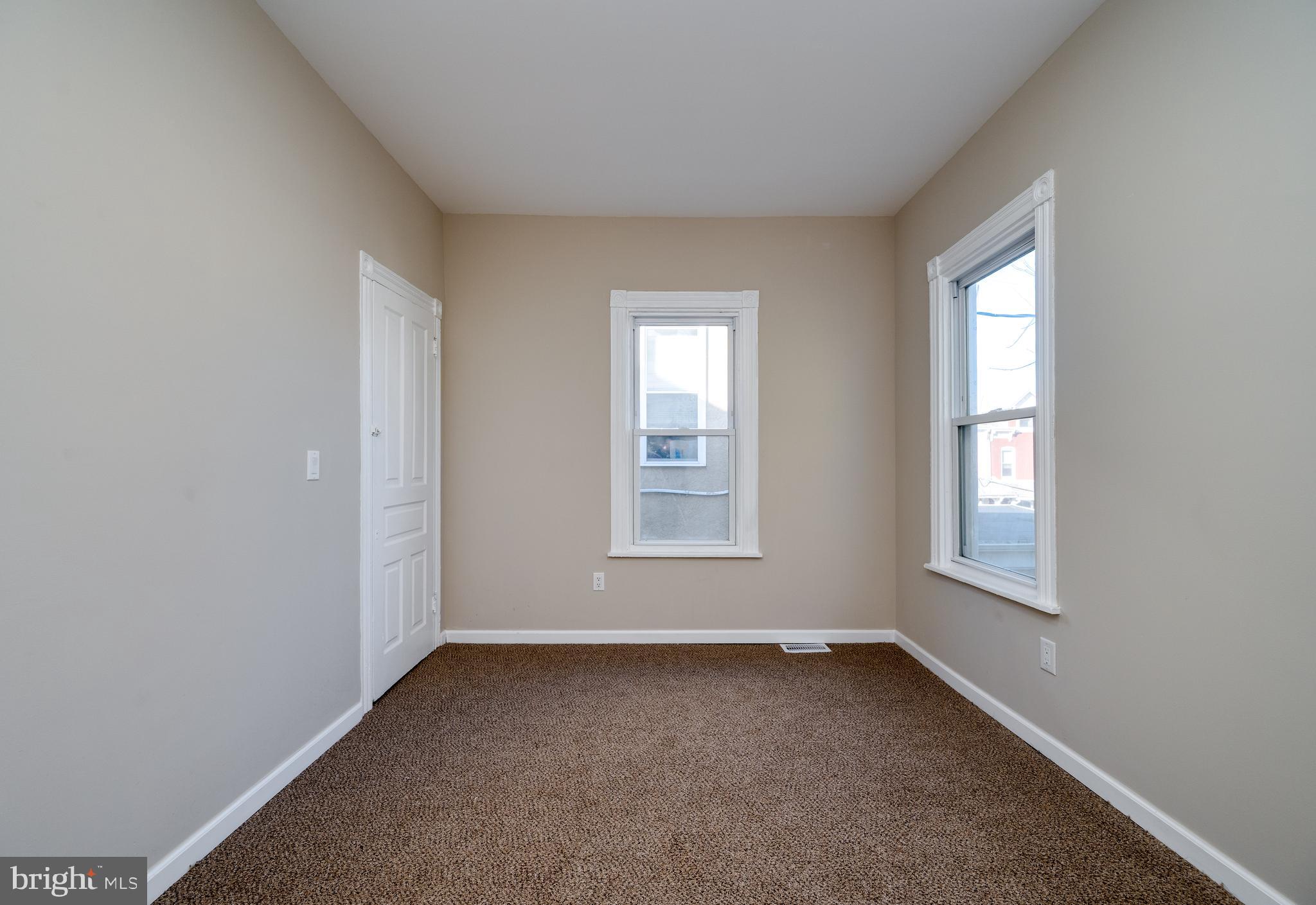 137 Elm Street Reading, PA 19601 - Photo 34 of 49 an empty room with a window