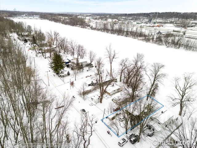 $210,000 | 3779 Willow Drive Northeast, Grand Rapids, MI 49525