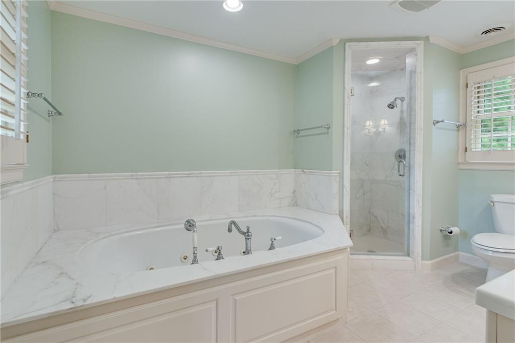 2626 Club Drive Gainesville, GA 30506 - Photo 59 of 71 a bathroom with a bathtub and a toilet