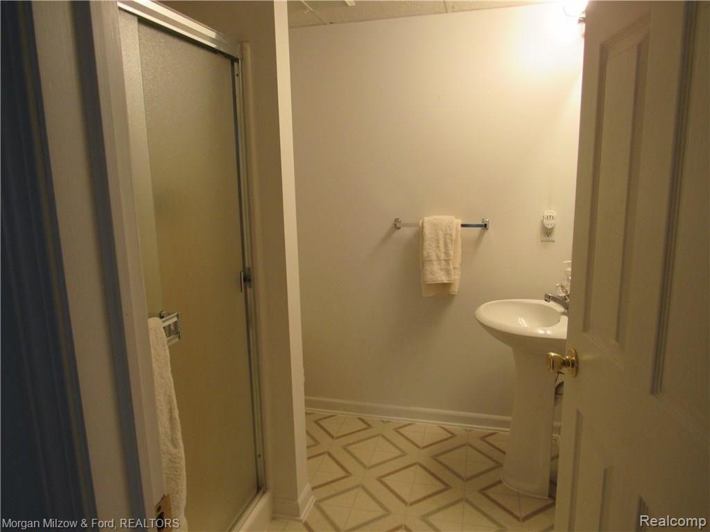 5476 Ridge Trail North Clarkston, MI 48348 - Photo 36 of 47 Lower Level full bathroom