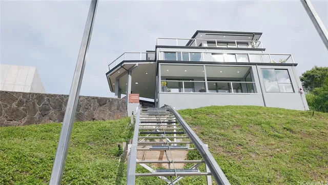 a view of a backyard with table and chairs