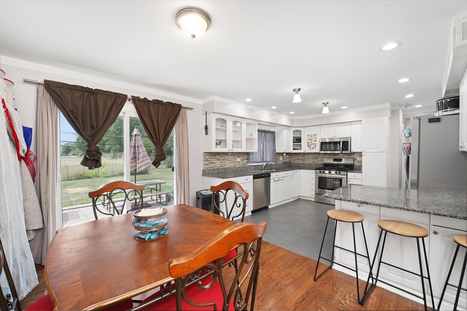 18214 Locust Street Lansing, IL 60438 - Photo 11 of 21 Gallery Image 11