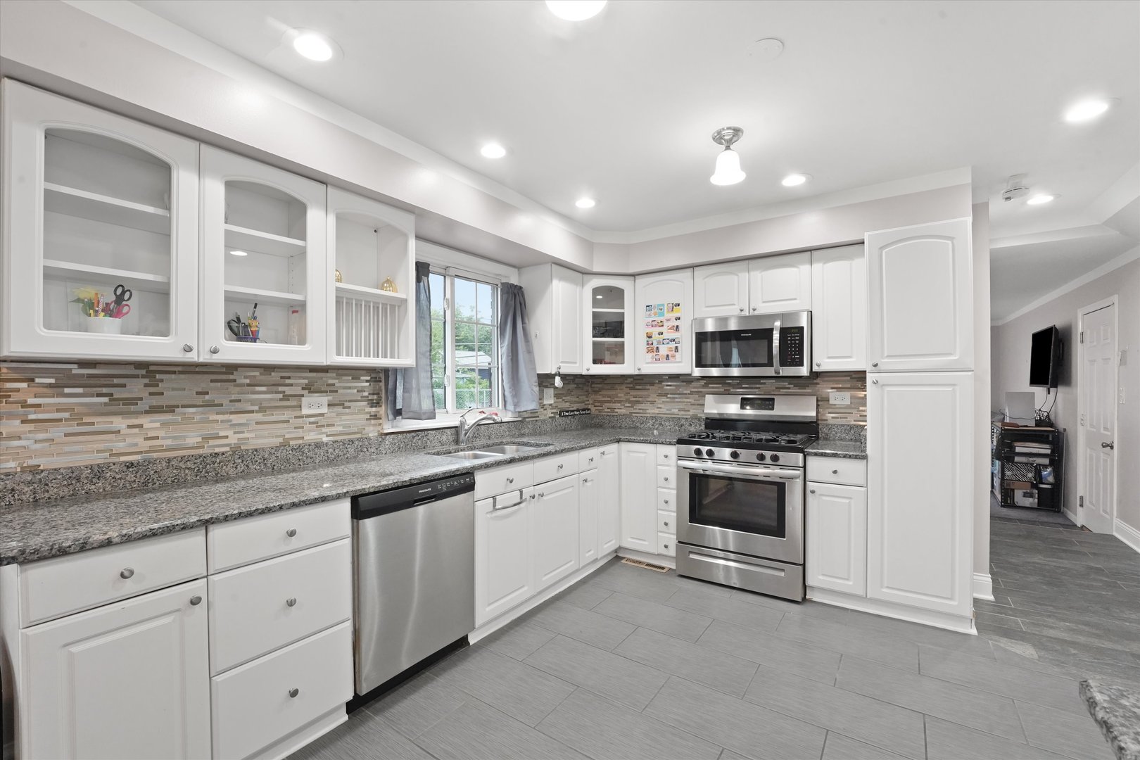 18214 Locust Street Lansing, IL 60438 - Photo 12 of 21 Gallery Image 12