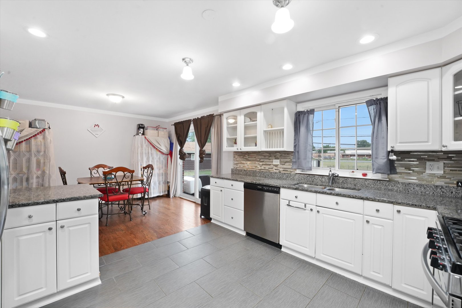 18214 Locust Street Lansing, IL 60438 - Photo 13 of 21 Gallery Image 13
