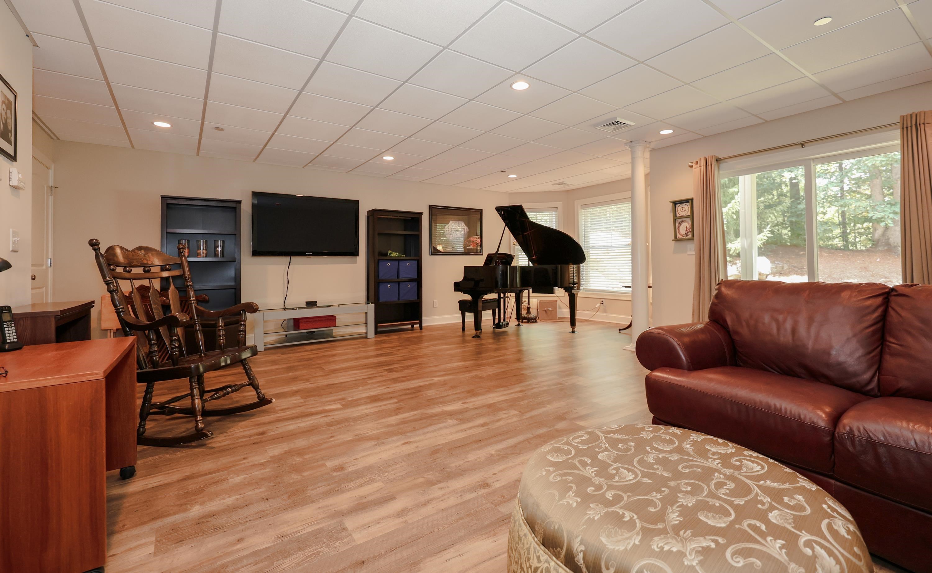 4 Manor Drive, Unit B Hooksett, NH 03106 - Photo 19 of 38