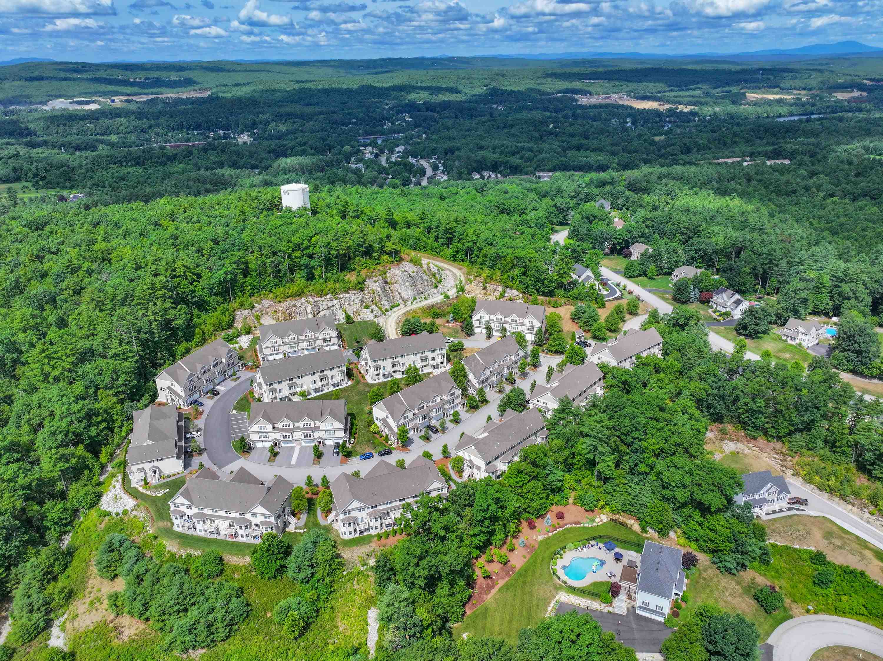 4 Manor Drive, Unit B Hooksett, NH 03106 - Photo 27 of 38