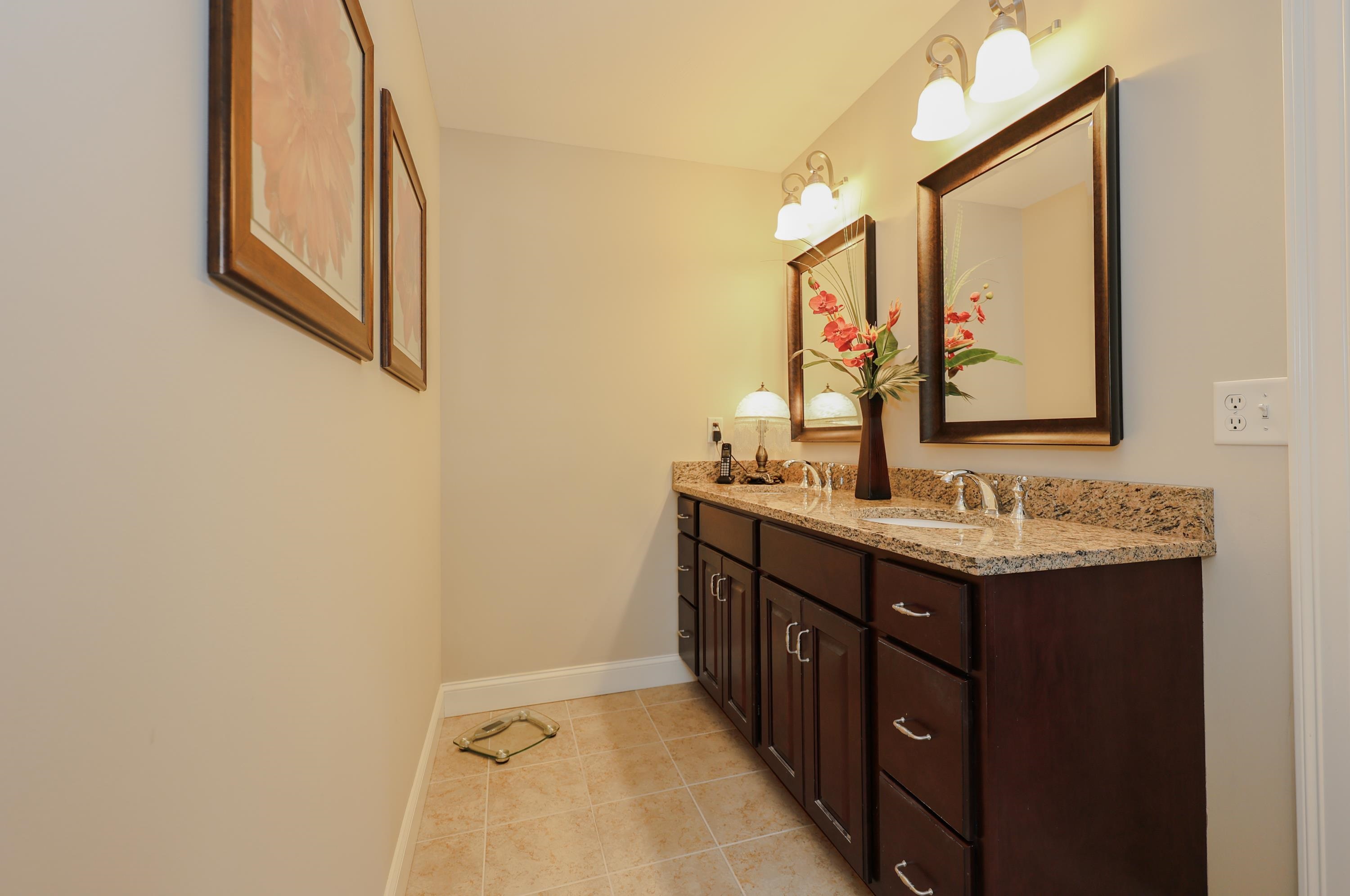 4 Manor Drive, Unit B Hooksett, NH 03106 - Photo 9 of 38