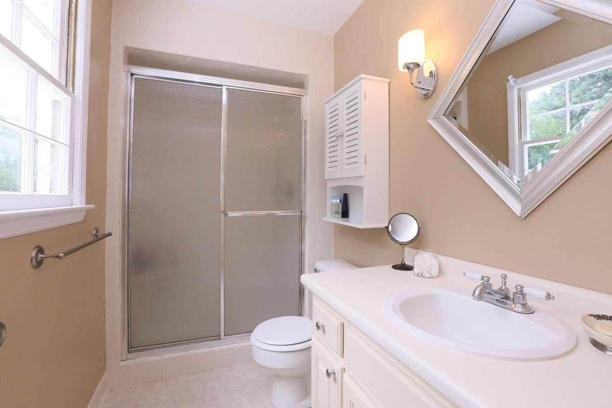 1013 Deerfield Road Raleigh, NC 27609 - Photo 5 of 25 Master Bath
