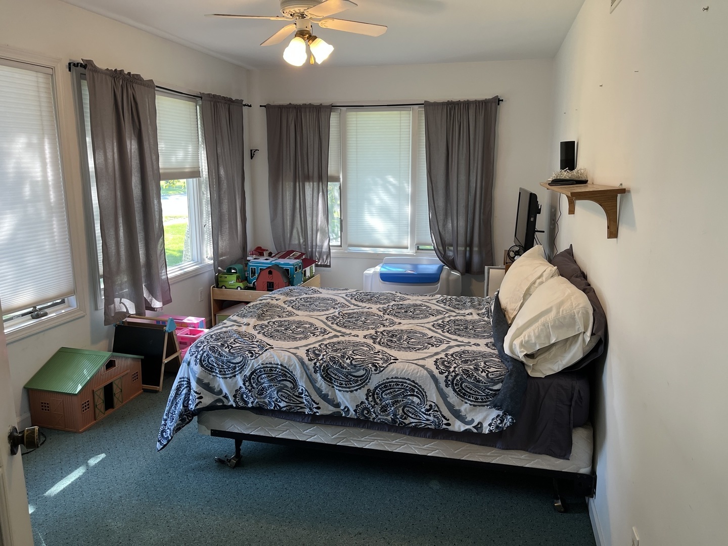 310 North Main Street Rankin, IL 60960 - Photo 5 of 17 a bedroom with a bed and large windows