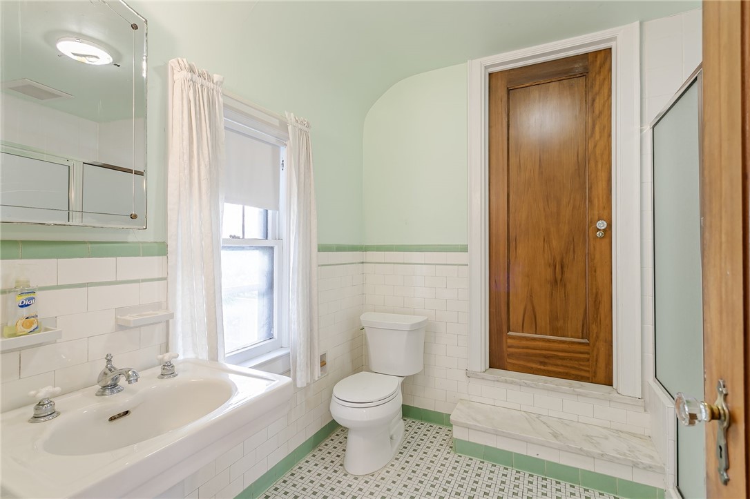 581 Claybourne Road Brighton, NY 14618 - Photo 22 of 40 Ensuite bath (owner's bedroom)