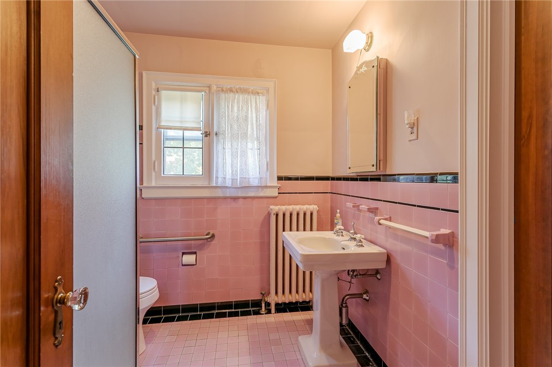 581 Claybourne Road Brighton, NY 14618 - Photo 26 of 40 Hall bath (also has door into 4th bedroom)