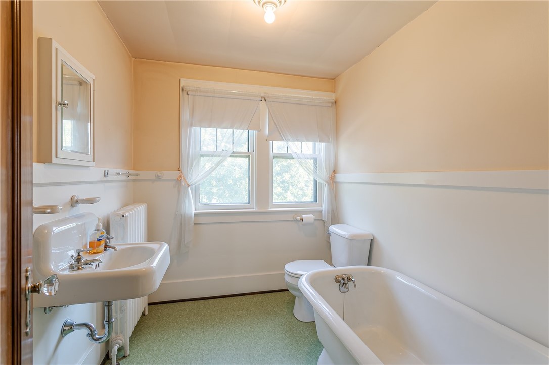 581 Claybourne Road Brighton, NY 14618 - Photo 31 of 40 3rd floor ensuite bathroom